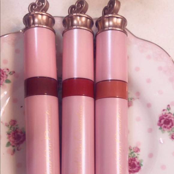 Cross the Room (Red) Liquid Lipstick Creamy - Picture 3 of 3